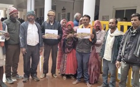 बजरंगगढ़ के 25 परिवारों पर बेदखली का संकट, वन विभाग को जमीन देने के विरोध में पहुंचे जनसुनवाई