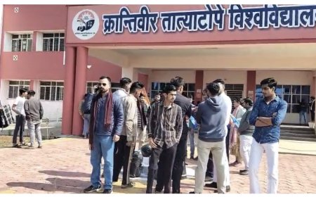 मनमानी के खिलाफ एनएसयूआई का दूसरे दिन भी हल्लाबोल