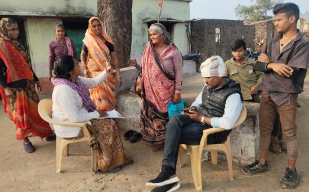 नेटवर्क की समस्या आई तो नीम के पेड़ पर चढ़ स्वास्थ्य विभाग नें  बना डाले 21 आयुष्मान कार्ड