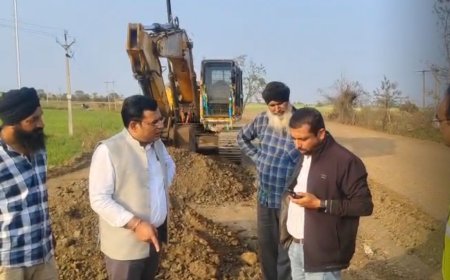 सड़क निर्माण में भ्रष्टाचार देख भड़के इंजीनियर विधायक अग्रवाल , लगाई अधिकारियों की क्लास, बोले- 'मैं भी इंजीनियर हूं, यह घटिया काम नहीं चलेगा'