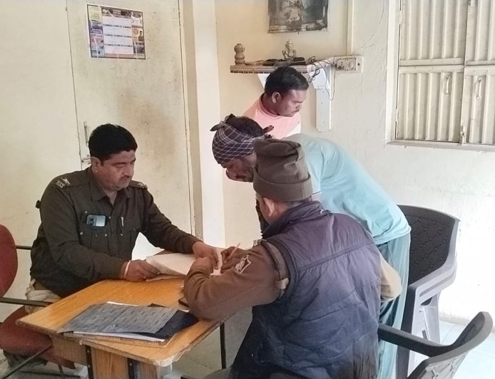 सीनियर की प्रताड़ना से तंग आकर रेलवे कर्मचारी ने लगाई फांसी