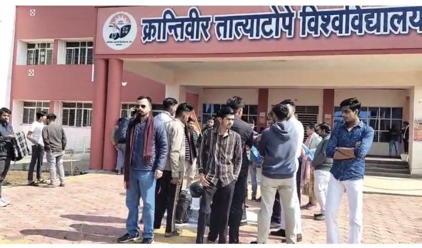 मनमानी के खिलाफ एनएसयूआई का दूसरे दिन भी हल्लाबोल