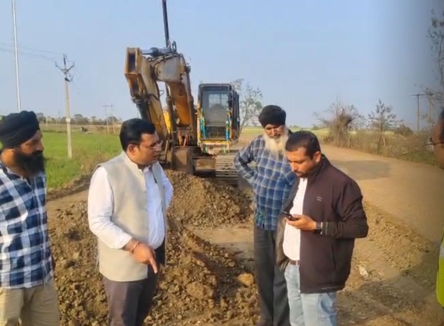 सड़क निर्माण में भ्रष्टाचार देख भड़के इंजीनियर विधायक अग्रवाल ,लगाई अधिकारियों की क्लास, बोले- 'मैं भी इंजीनियर हूं, यह घटिया काम नहीं चलेगा