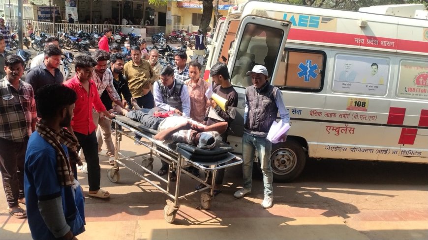 फ्लोर पर डांस करने से रोका तो दूल्हे के पिता, भाई और रिश्तेदारों को किया लहूलुहान