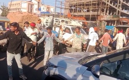 मंडी में व्यापारी और स्टाफ के बीच विवाद, फिर किसानों ने किया चक्काजाम