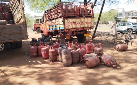 महायुद्ध की आंच अब आम आदमी की रसोई तक ! गुना में गहराया एलपीजी संकट, गैस सिलेंडर के लिए मची हाहाकार