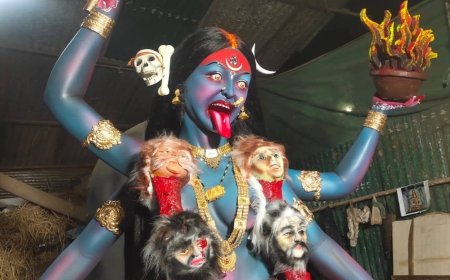 गुना की महारानी 'महाकाली' का दरबार सजा