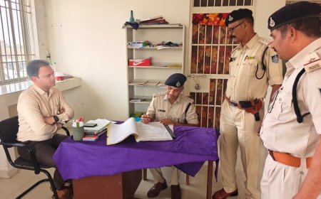 कुंभराज में कानून-व्यवस्था सुधारने मैदान में उतरे एसडीएम और एसडीओपी,थानों का किया संयुक्त निरीक्षण