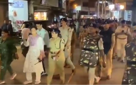 पदभार संभालते ही एक्शन मोड में गुना कप्तान हितिका वासल,  शहर में निकाला पैदल फ्लैग मार्च