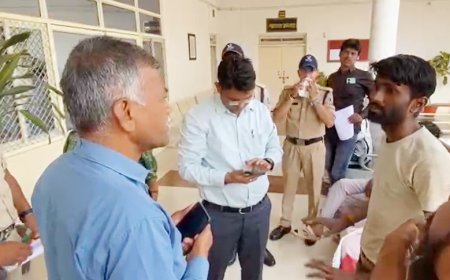 जनसुनवाई के बाद कलेक्ट्रेट में लूट का शिकार हुए युवक का हंगामा