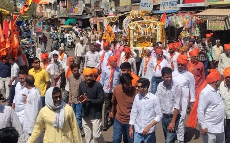 'भये प्रकट कृपाला दीनदयाला' के जयघोष से गुंजायमान हुआ शहर