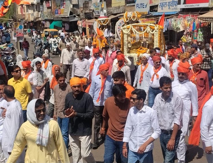 'भये प्रकट कृपाला दीनदयाला' के जयघोष से गुंजायमान हुआ शहर