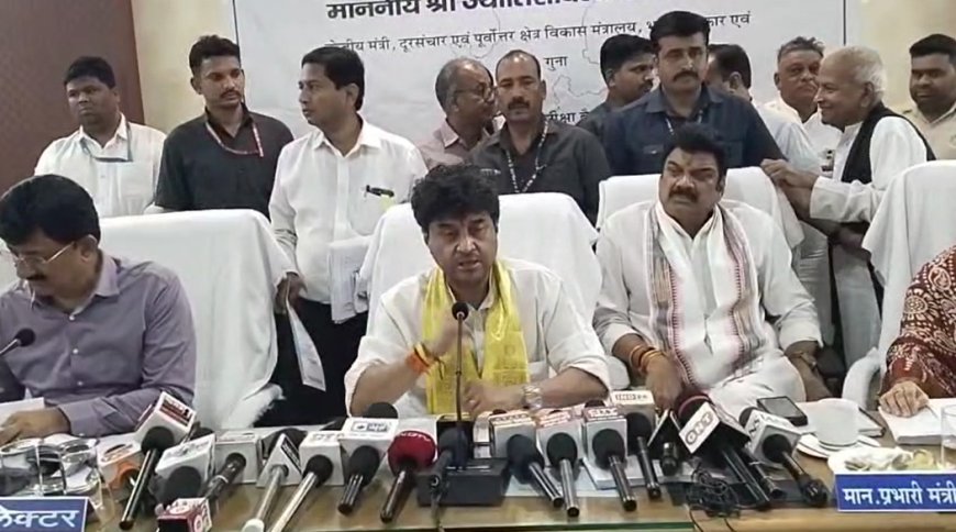 गुना नगरपालिका की राजनीति से ज्योतिरादित्य सिंधिया अंजान!  प्रस्ताव गिर रहे, पार्षद निलंबित हो रहे, सिंधिया को पता तक नहीं