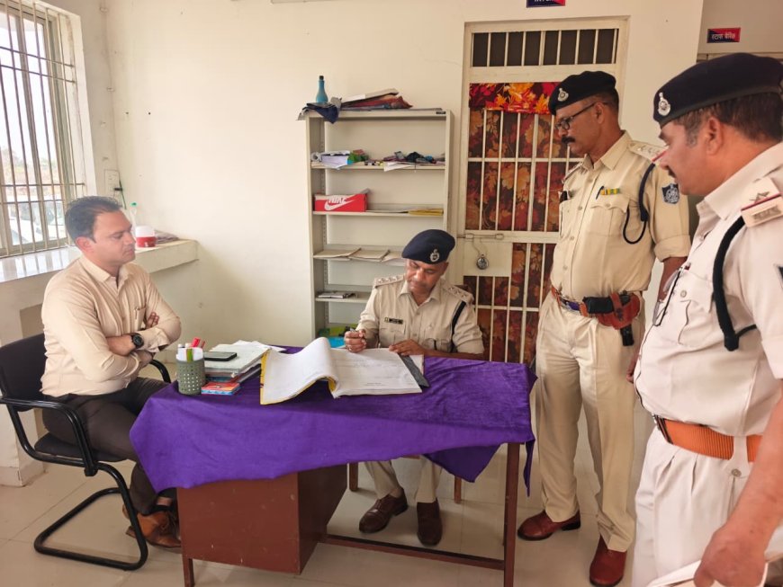 कुंभराज में कानून-व्यवस्था सुधारने मैदान में उतरे एसडीएम और एसडीओपी,थानों का किया संयुक्त निरीक्षण