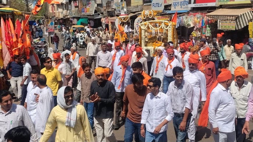 'भये प्रकट कृपाला दीनदयाला' के जयघोष से गुंजायमान हुआ शहर