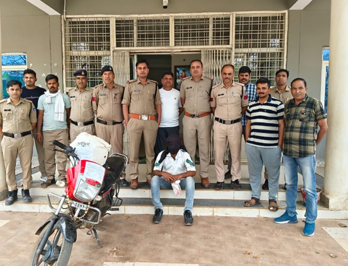 गुना पुलिस की बड़ी कार्रवाई, 4 किलो गांजा के साथ तस्कर गिरफ्तार