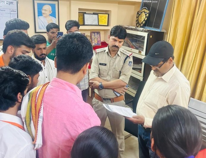 शिक्षा के मंदिरों में अव्यवस्थाओं पर पनपा आक्रोश