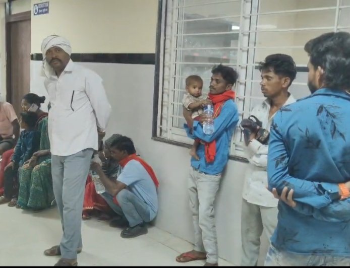 मौत का अंधा मोड़: ट्रैक्टर-ट्रॉली पलटी, 5 श्रद्धालु गंभीर घायल