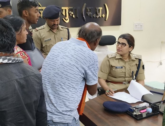 गुना पुलिस अधीक्षक ने जनसुनवाई में सुनीं आमजन की समस्याएं