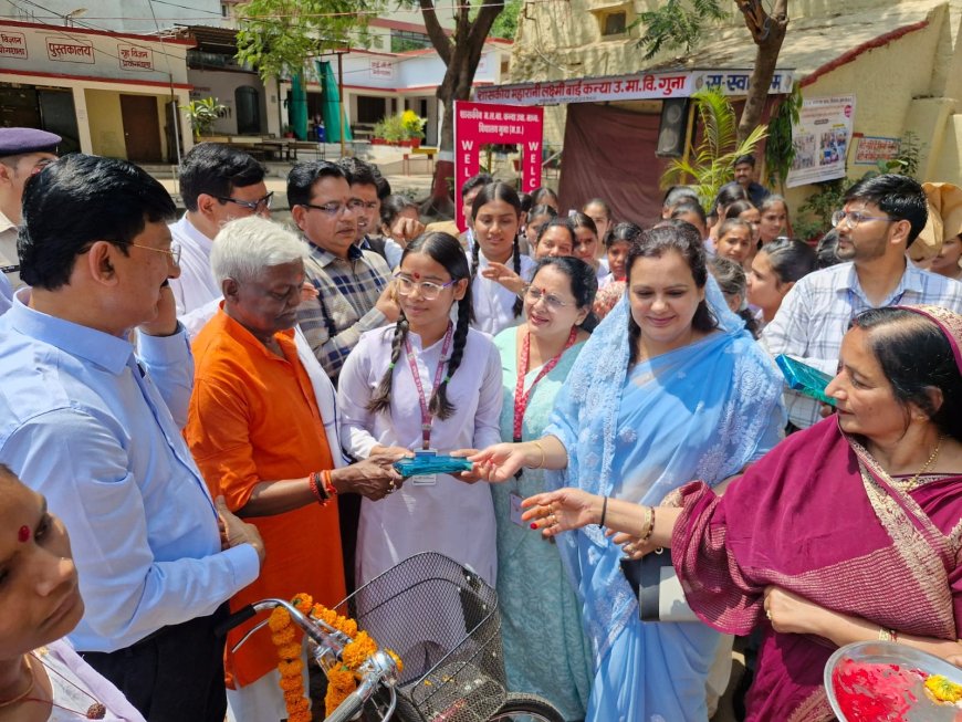 साइकिलों पर सवार होकर उड़ान भरेंगी एमएलबी की लाडलियां