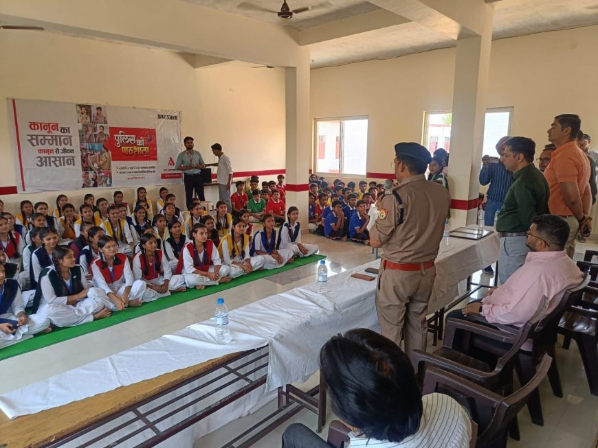 डिजिटल दौर में सुरक्षा जरूरी: ललितपुर पुलिस ने छात्रों को किया अलर्ट
