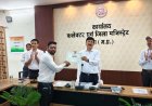 कलेक्टर ने उत्कृष्ट कार्य करने वाले कर्मचारियों को किया सम्मानित