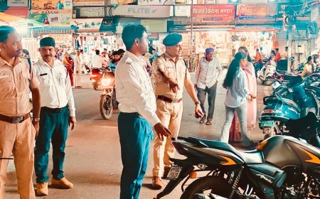 बाज़ार में पैदल गश्त, यातायात पुलिस ने हटाया अतिक्रमण और सुधारी व्यवस्था
