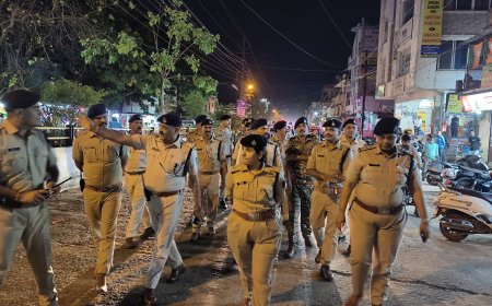 गुना में एसपी हितिका वासल के नेतृत्व में पुलिस का पैदल मार्च, आमजन में बढ़ाया सुरक्षा का भरोसा