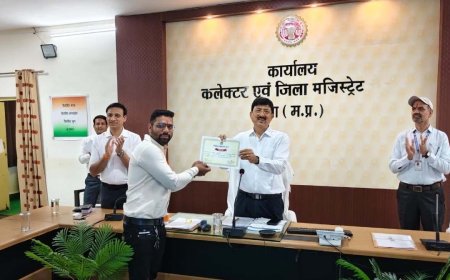 कलेक्टर ने उत्कृष्ट कार्य करने वाले कर्मचारियों को किया सम्मानित