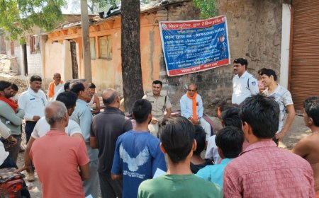 ग्राम खजूरी कला में लगी “यातायात चौपाल”, हेलमेट पहनने का दिलाया संकल्प