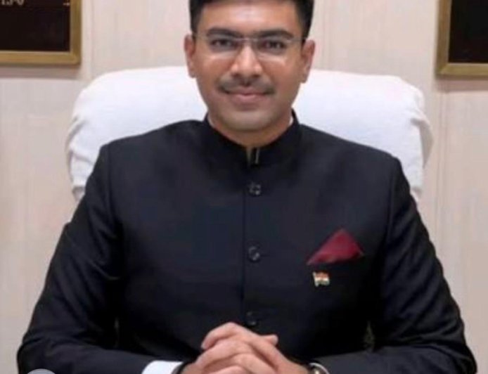 डीएम मनीष बंसल का बड़ा फैसला, सुबह 10 से 12 बजे तक अफसर रहेंगे ऑनलाइन