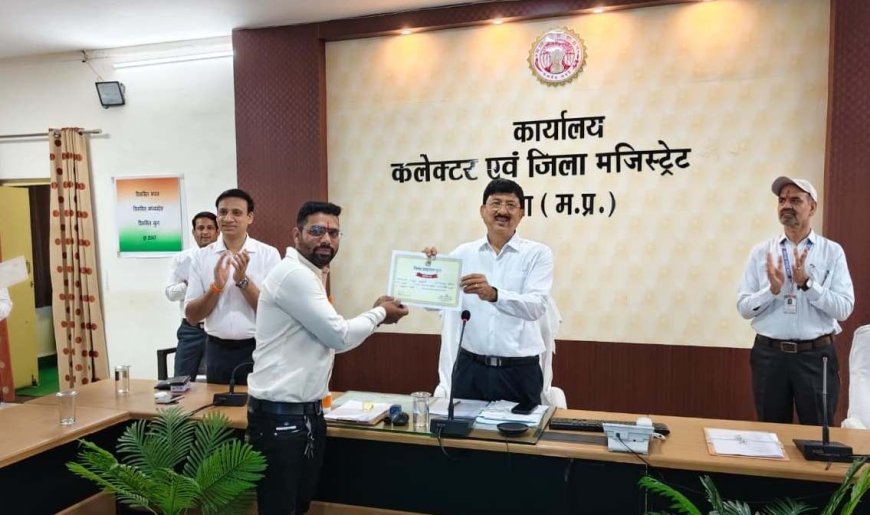 कलेक्टर ने उत्कृष्ट कार्य करने वाले कर्मचारियों को किया सम्मानित