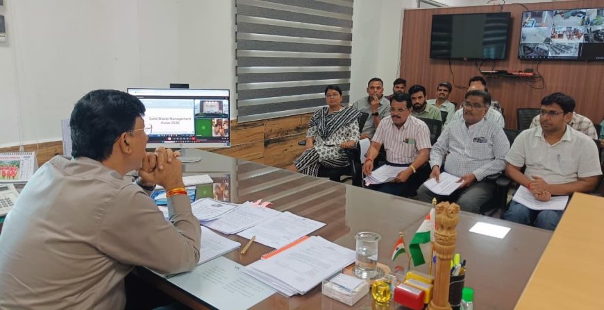 उपलब्ध संसाधनों में अच्छा कार्य करने का जज्बा रखें अधिकारी: कलेक्टर