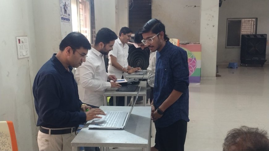 नौकरी के लिए युवाओं ने सेमिनार में की शिरकत
