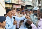 हेलमेट पहनने की अपील के बीच युवक ने ली तंबाकू छोड़ने की शपथ