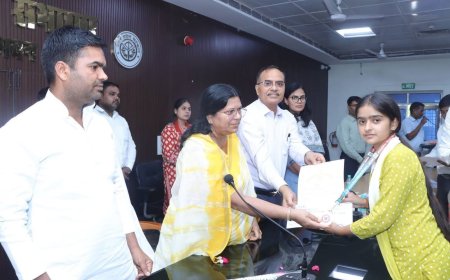मेधावी छात्र सम्मान समारोह में 14 विद्यार्थियों को मिले ₹21-21 हजार
