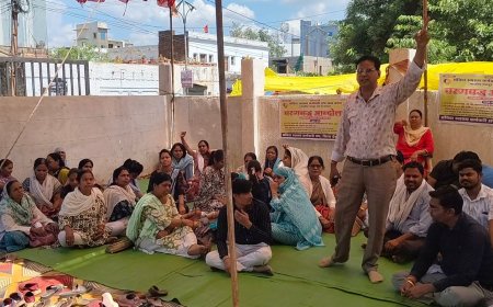 संविदा स्वास्थ्यकर्मियों की हड़ताल से टीकाकरण, दवा वितरण ठप