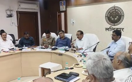 मंडलायुक्त की सख्त समीक्षा: विकास कार्यों में देरी और लापरवाही पर जताई नाराजगी, किसानों के मुआवजे के लिए दिए 3 दिन का अल्टीमेटम
