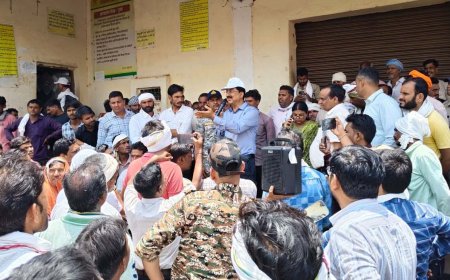 कलेक्टर के सामने फूटा किसानों का गुस्सा