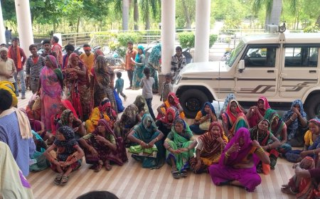 कलेक्ट्रेट में हंगामा: सिंगवासा चक की महिलाओं का जिला प्रशासन को दो टूक अल्टीमेटम