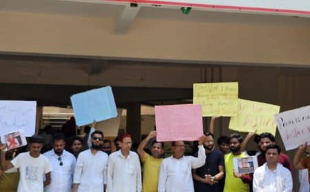 आपत्तिजनक टिप्पणी के विरोध में मुस्लिम समाज का प्रदर्शन, एफआईआर की मांग