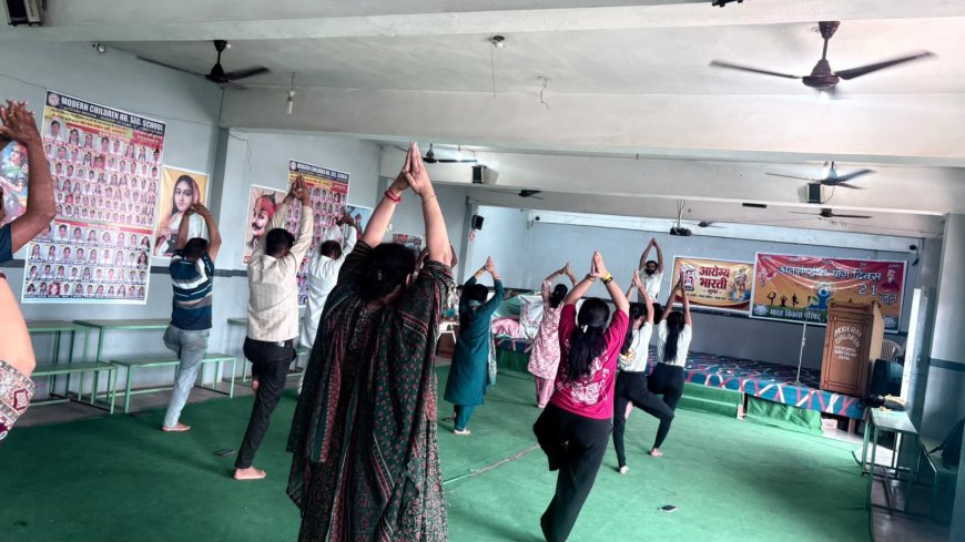 विश्व योग दिवस पर मॉडर्न चिल्ड्रेन स्कूल में भव्य योग शिविर
