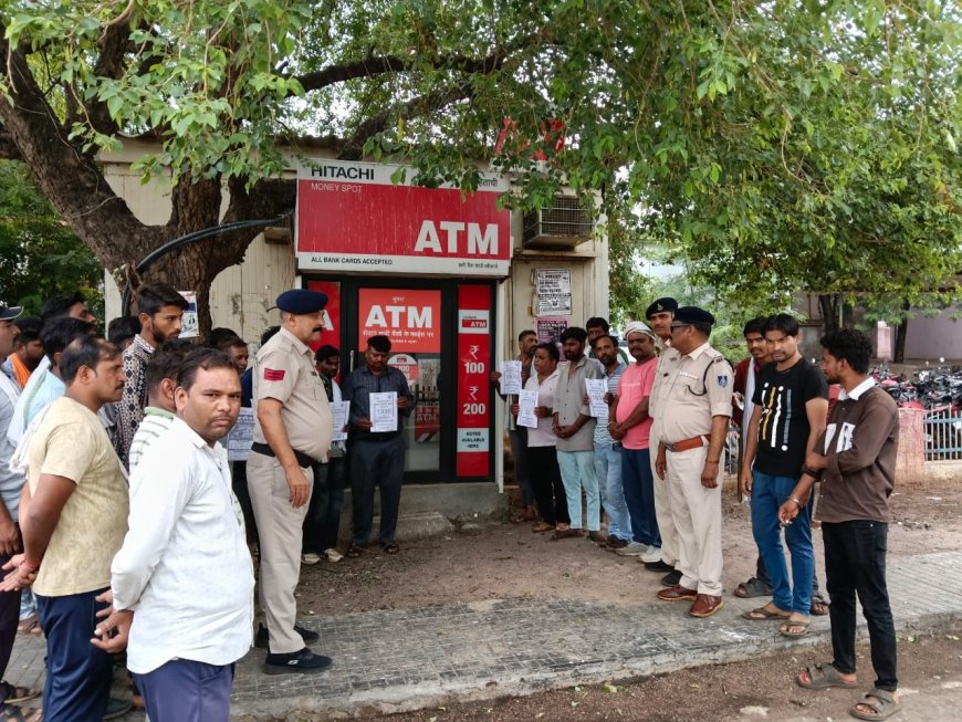 जीआरपी ने साइबर फ्रॉड से बचने यात्रियों को किया जागरुक