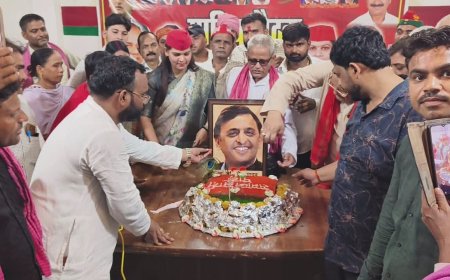 बिल्हौर में 53 किलो का केक काटकर मनाया अखिलेश यादव का जन्मदिन