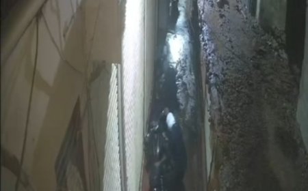 आधी रात को घर के बाहर खड़ी बुलेट लेकर भागे चोर