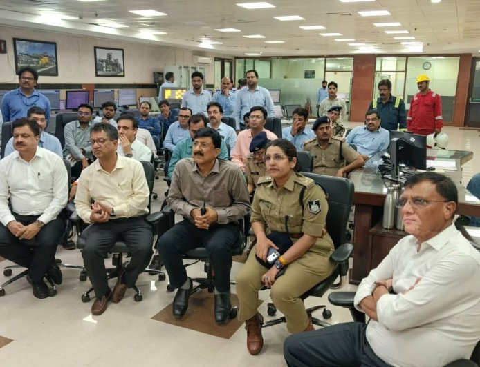 गेल प्लांट पहुंचे डीएम और कप्तान , जांची सुरक्षा