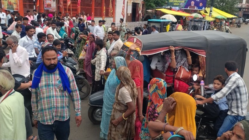 मुक्तिधाम के विवाद में मीना-लोधा समाज आमने-सामने, चौराहे पर चक्काजाम