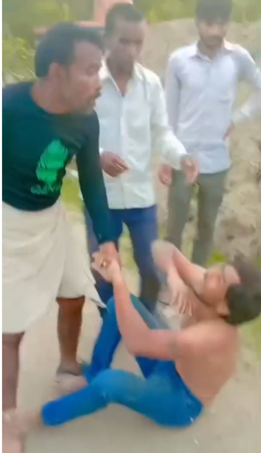 युवक से बेदर्दी से मारपीट, फिल्मी गाने के साथ वीडियो किया वायरल